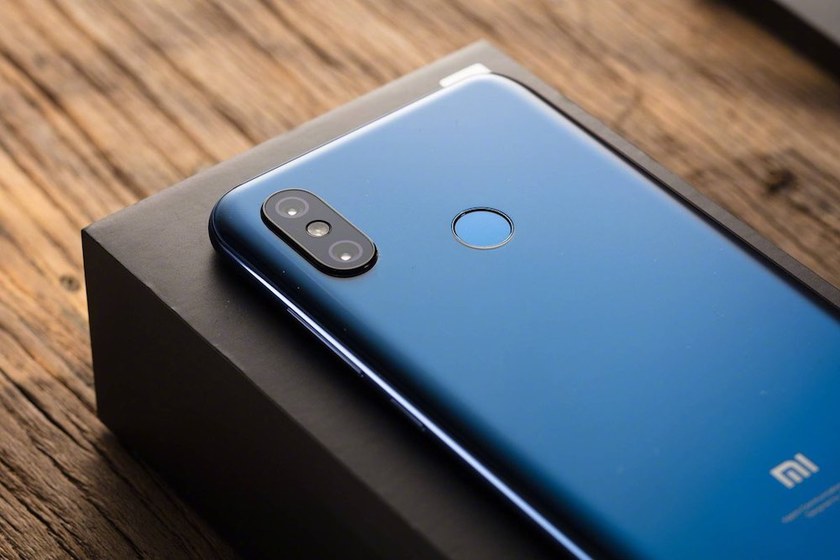 Xiaomi са продали над милион броя Mi 8 смартфона за 18 дни